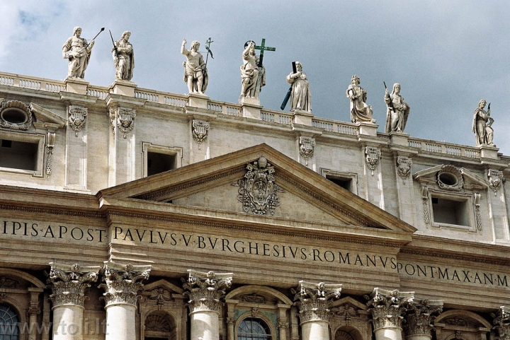 italija15 Vatikanas. Šv. Petro bazilikos portikas