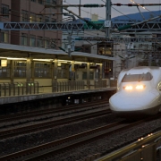Japonija. Greitasis traukinys „shinkansen“, dėl savo formos dar vadinamas traukiniu-kulka