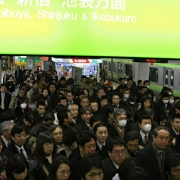 Tokijas. Šinagavos metro stotis piko valandą