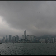 Honkongo sala ir sraigtasparnis virš uosto
