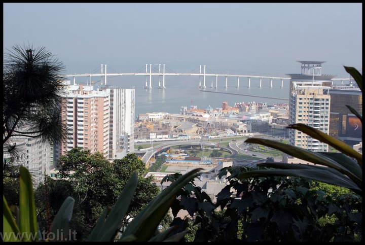 kinija72 Makau ir Taipos salą jungia du tiltai